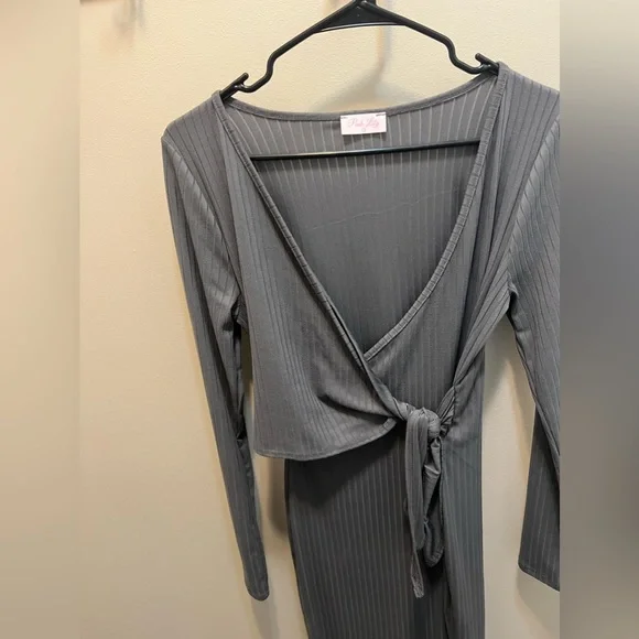 Pink Lily Ribbed Midi Grey Dress - Picture 9 of 12